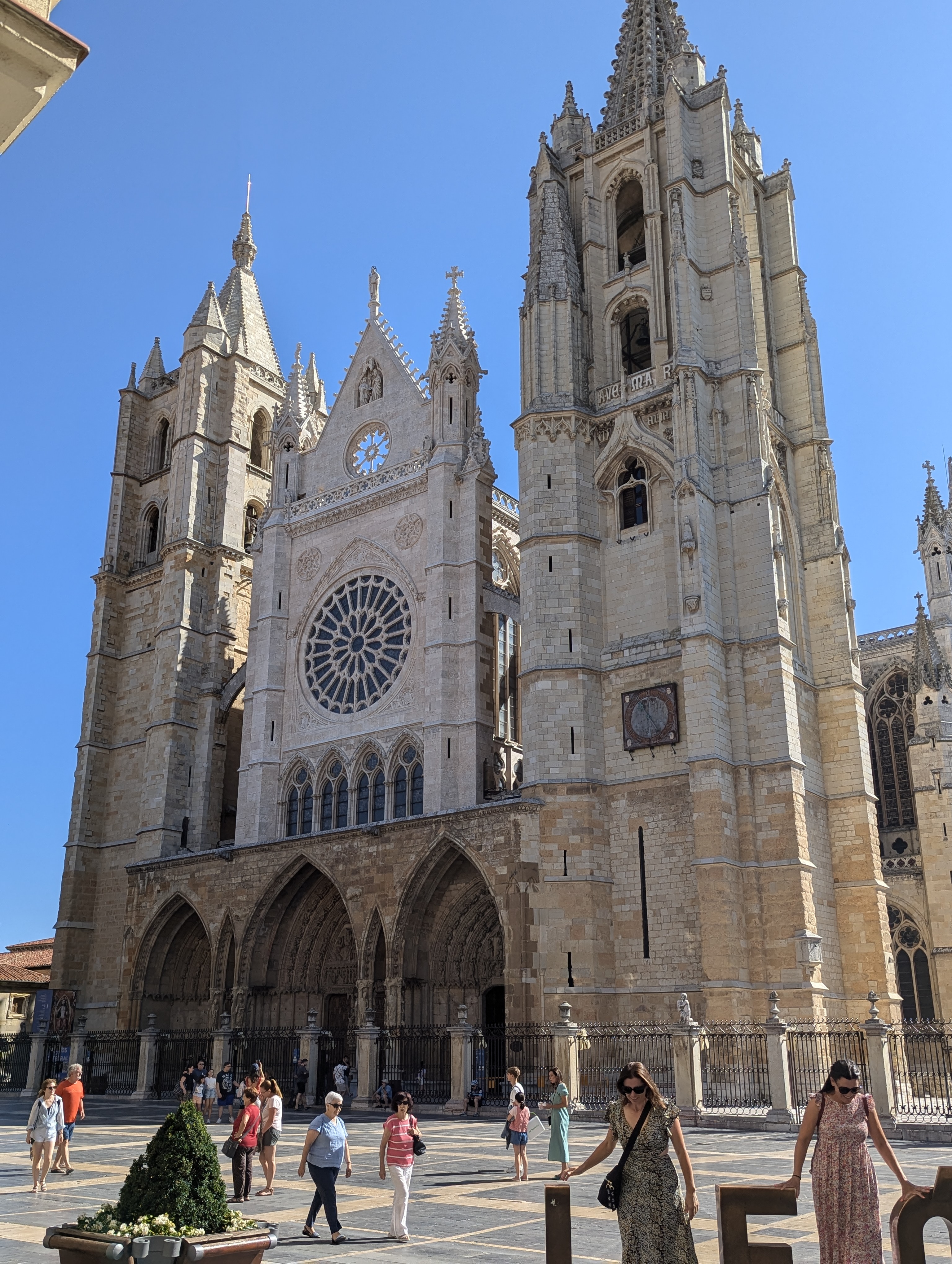 León